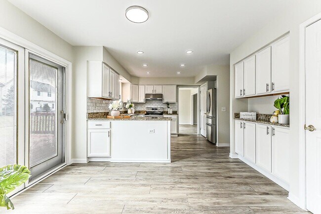 Building Photo - 2400 Rockport Ct