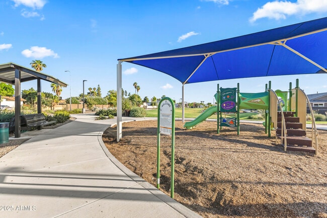 Building Photo - 5419 W Las Palmaritas Dr