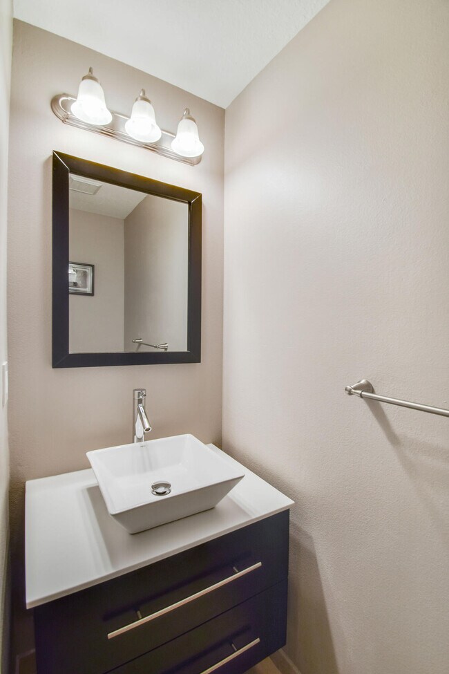 Building Photo - 6125 Eaton St