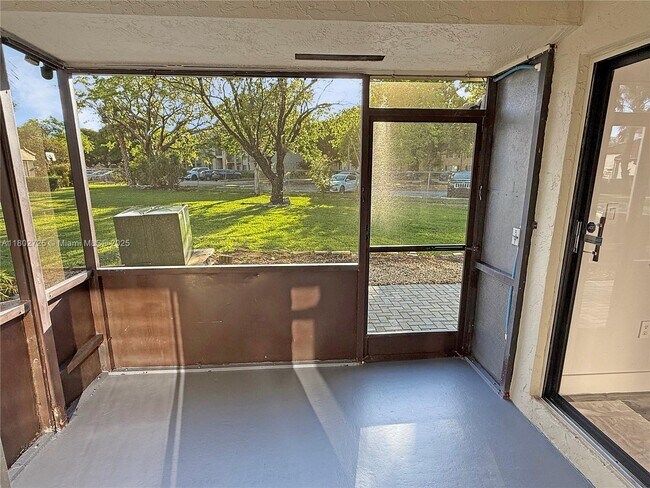 Building Photo - 9766 SW 138th Ave