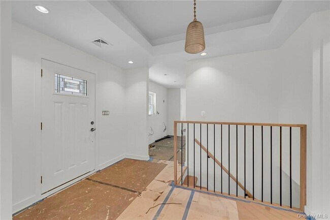 Building Photo - 225 Hilltop St