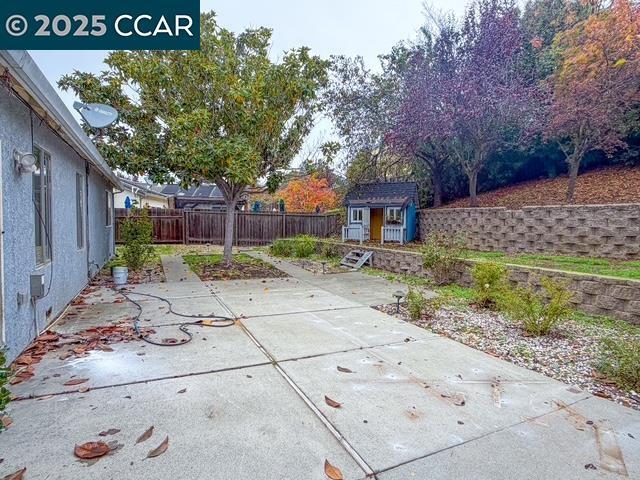 Building Photo - 530 Greenmont Dr