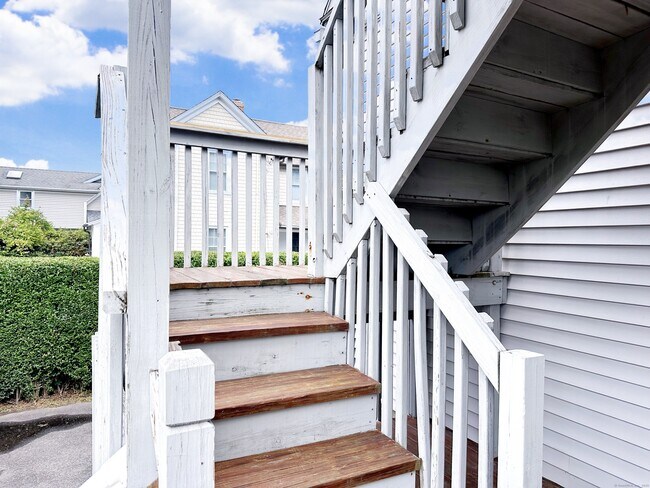 Building Photo - 66 Veres St