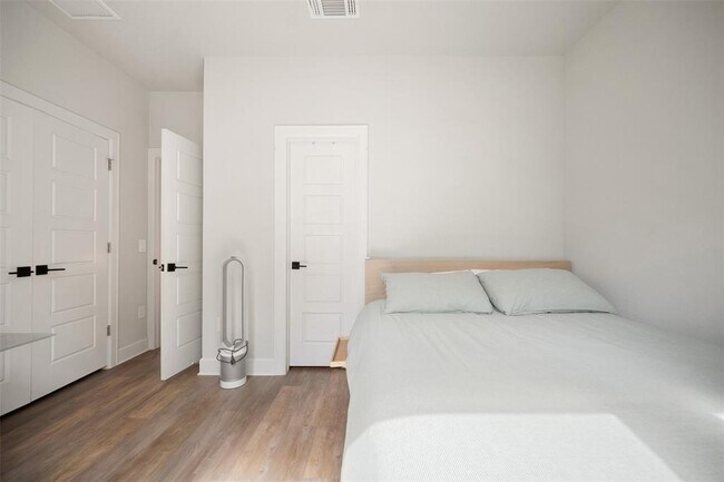 Building Photo - 13503 Ringold Cv