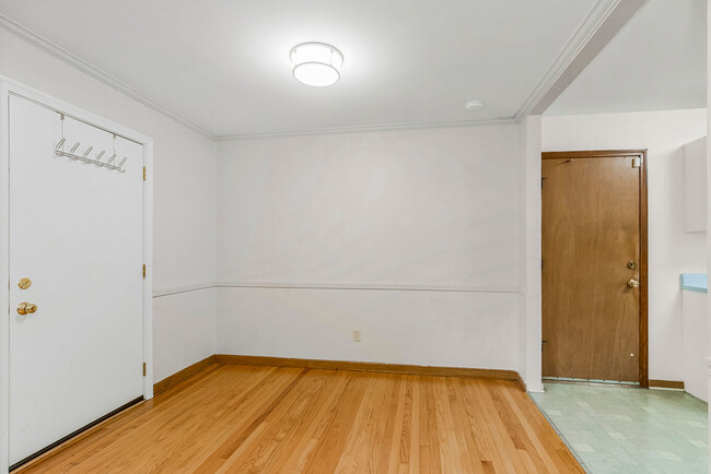 Dining room - 8030 Reinhardt Ln