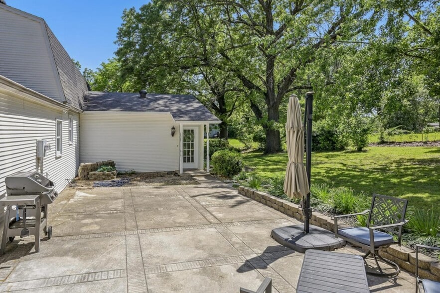 Building Photo - 1306 Marion Dr