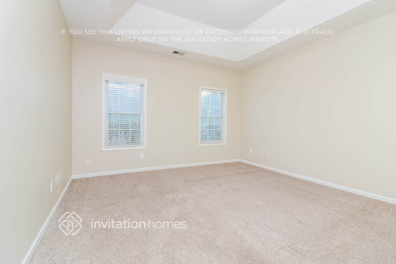 Building Photo - 960 Soaring Dr NE