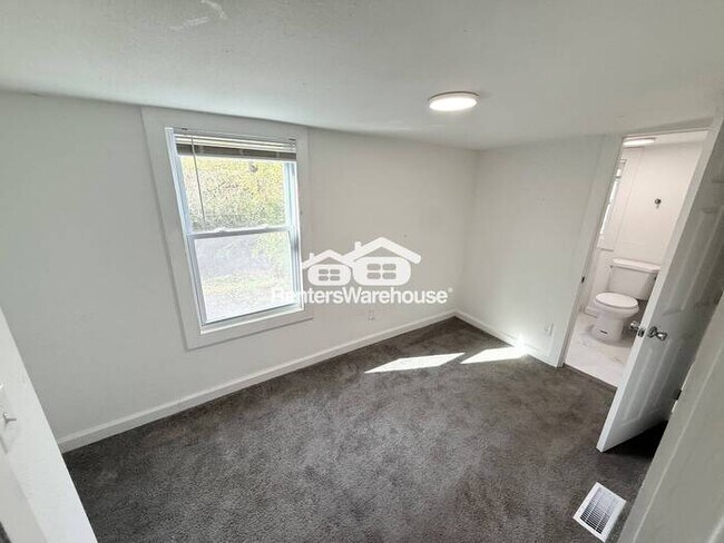 Building Photo - Updated 5 Bedroom/ 2.5 Bath Home In KCMO *READY NOW*