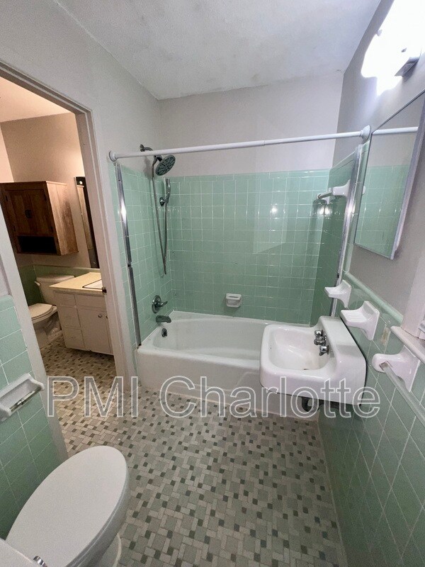 Building Photo - 3017 Arnold Dr