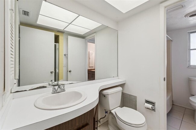 Building Photo - 4456 Great Lakes Dr N