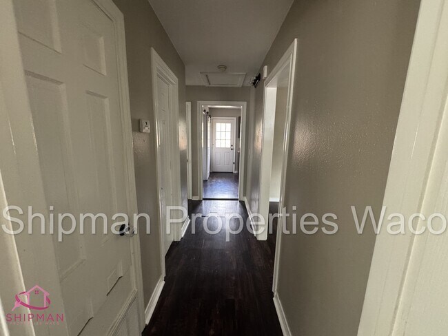 Building Photo - 3125 Reuter Ave