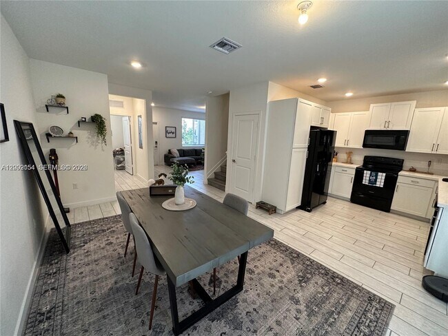 Building Photo - 1030 SE 23rd Terrace