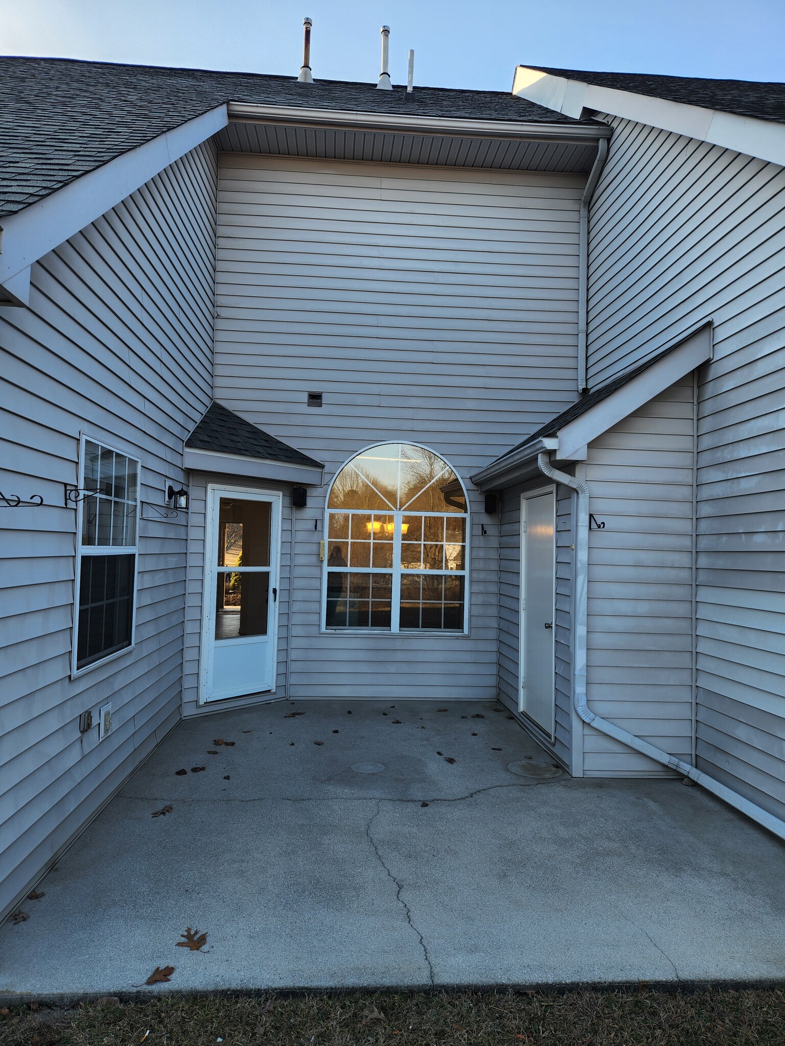 Back Patio - 3516 Laurel View Rd