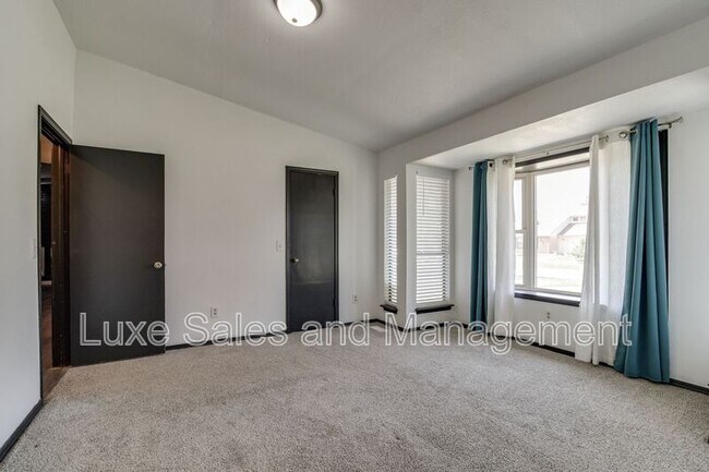 Building Photo - 612 NW 139th St