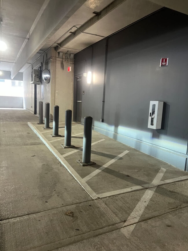 Building Photo - 9127 Research Blvd