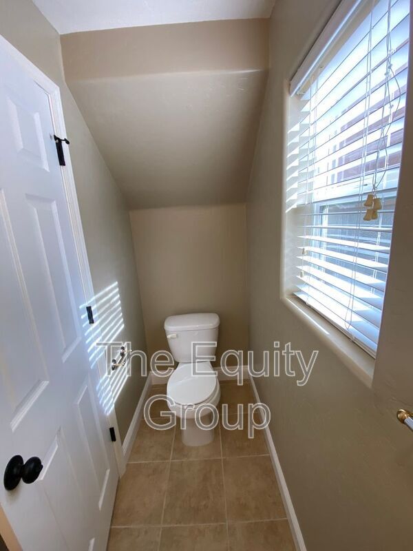 Building Photo - 1424 N Oliveto Ct