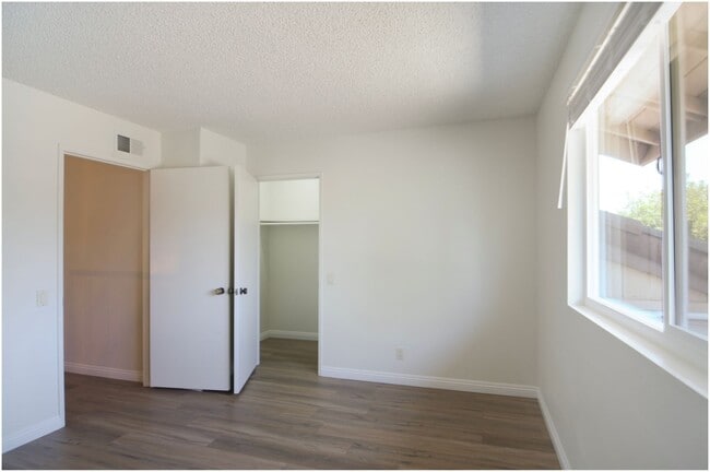 Building Photo - Sunny Ridge 3 Bedroom Home!