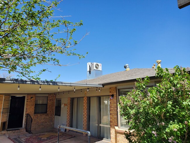 Building Photo - 3 Bedroom, 2 Bath with large fenced in bac...