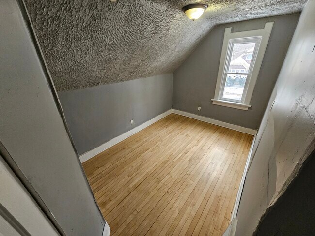 Building Photo - 3133 N 42nd St