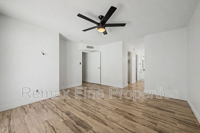 Building Photo - 5228 E Karen Dr