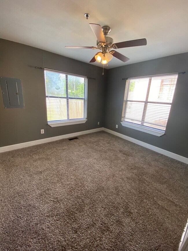 Building Photo - 1 bed 1 bath in Paseo District