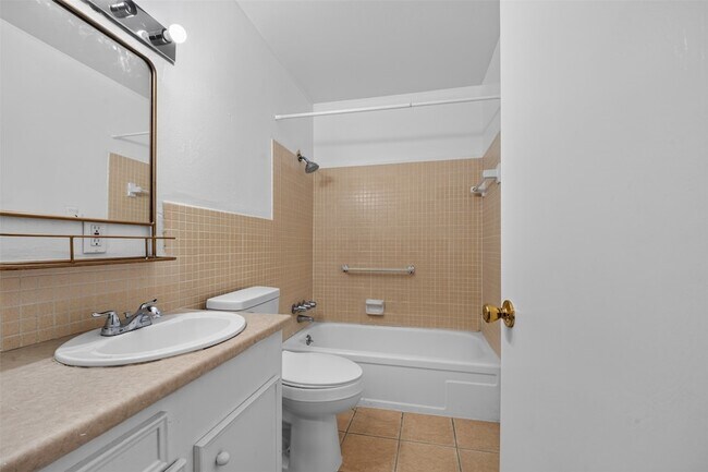 Building Photo - 7205 Beechnut St