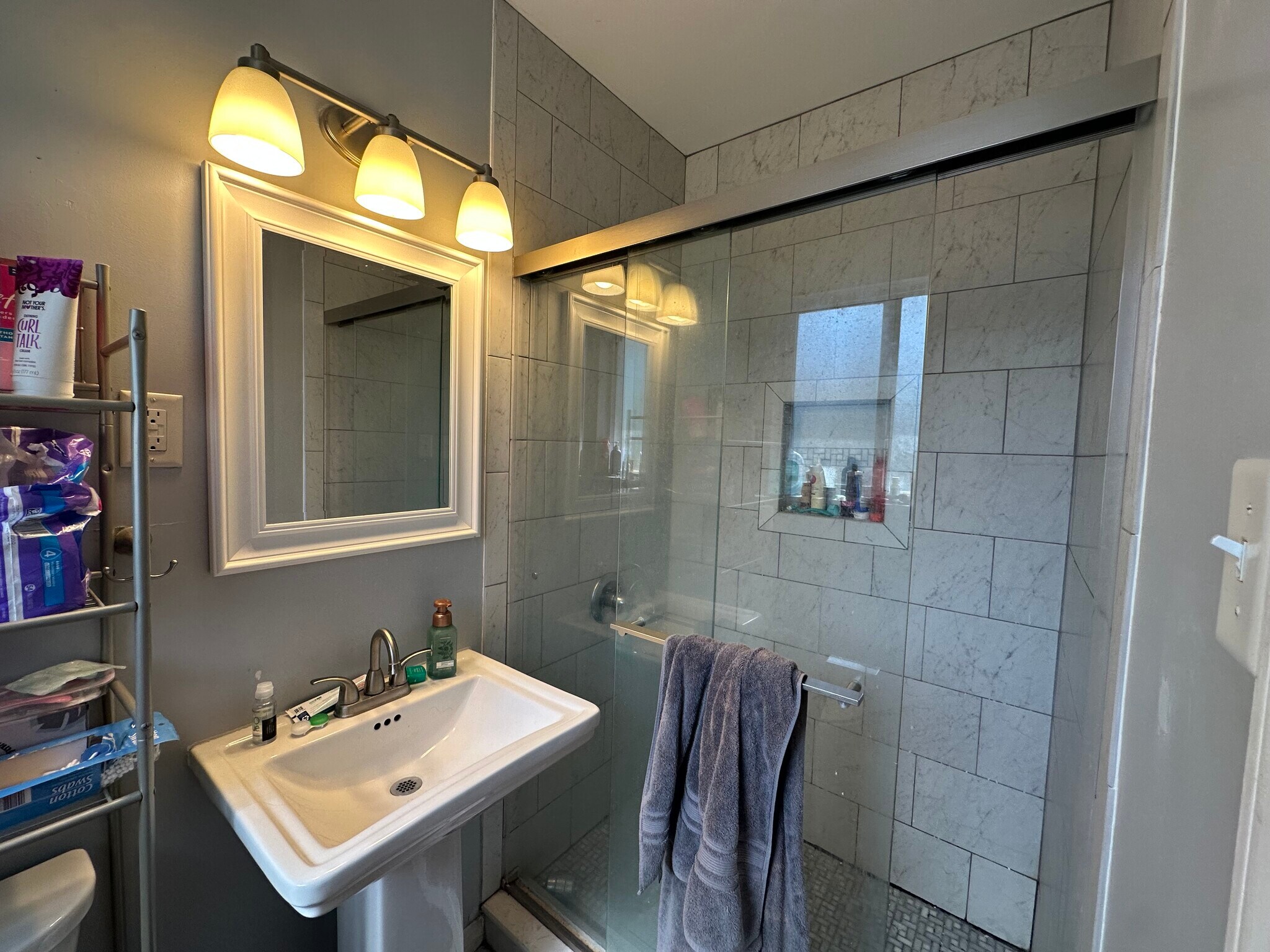 Primary bathroom - 3125 W University Ave