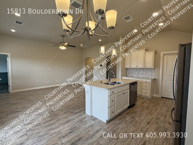 Building Photo - 15913 Boulderdown Dr