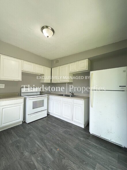 Building Photo - 2212 W 12th St