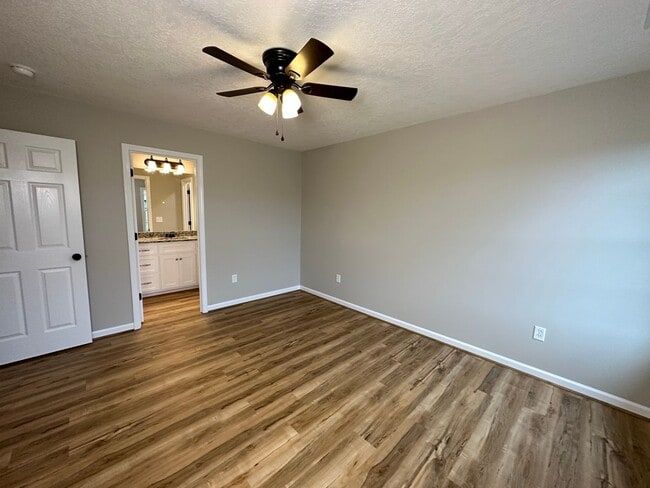 Building Photo - 177 Peregrine Pl