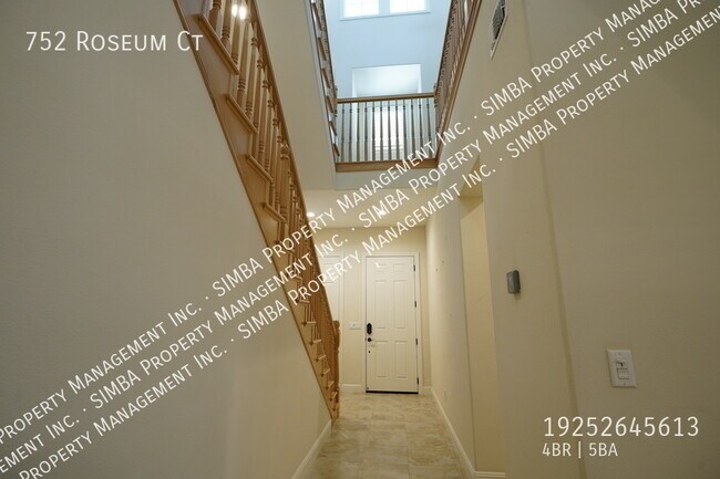 Building Photo - 752 Roseum Ct