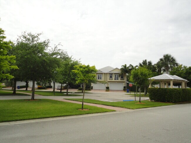 Building Photo - 1825 Bridgepointe Cir