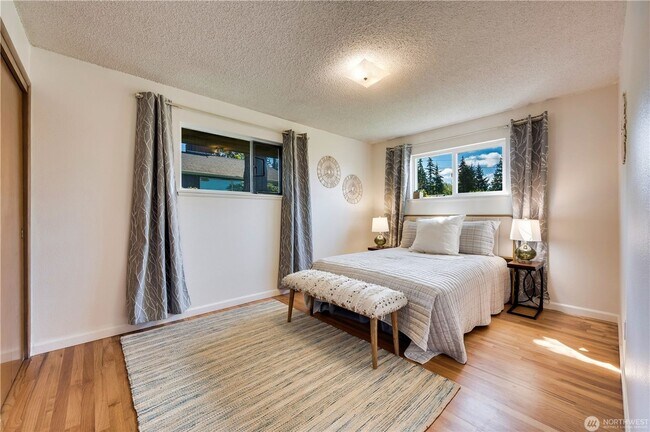 Building Photo - 3 Bedroom 1.75 bathroom home in Mukilteo w...