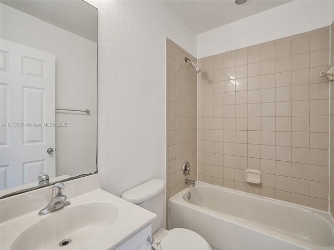 Building Photo - 1215 Lucaya Dr