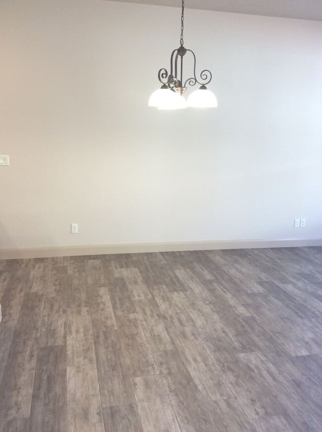 Building Photo - Gemstone Properties - Townhome in Sky Ridge