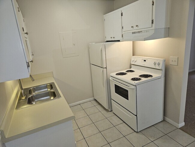 Building Photo - 2601 Hillsboro Pike