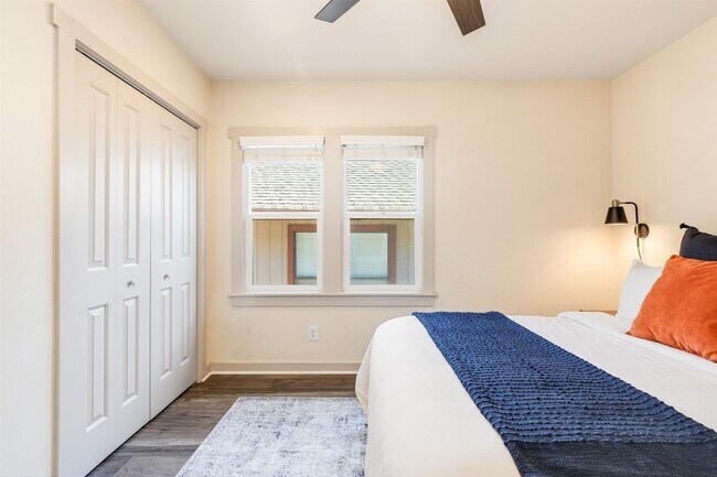 Building Photo - LIM DUPLEX