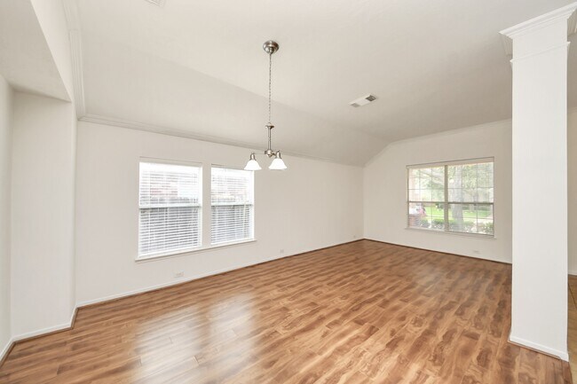 Building Photo - 19122 Mission Manor Ln