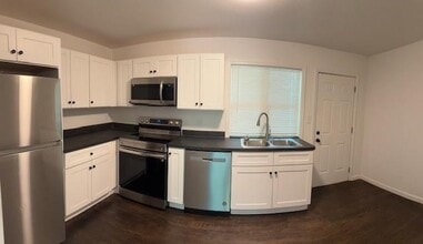 Building Photo - 1610 Line Cir