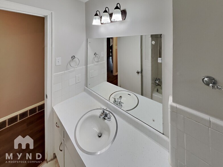 Building Photo - 5160 Rolling Meadows Dr