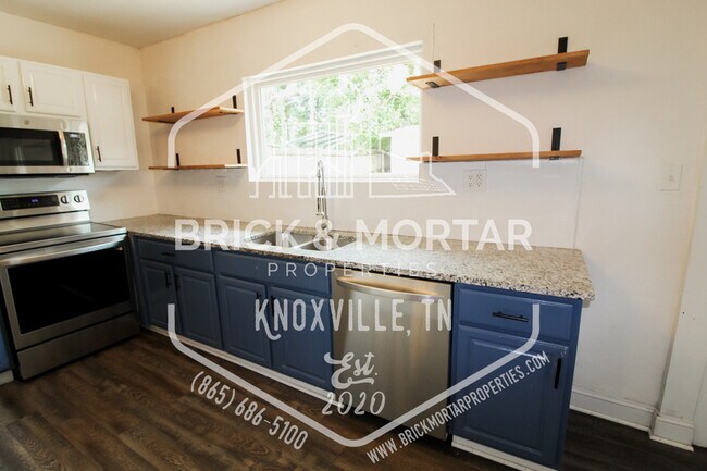 Building Photo - 427 E Caldwell Ave