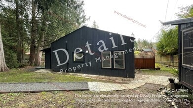 Building Photo - **APPLICATIONS PENDING** Newly Updated Pri...