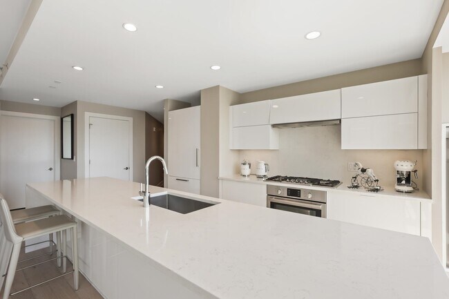 Building Photo - 9 Ave At Port Imperial