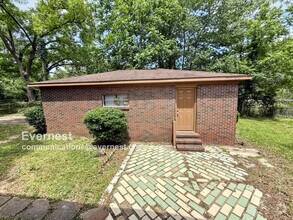 Building Photo - Charming 3-Bedroom Home with Fenced Yard a...