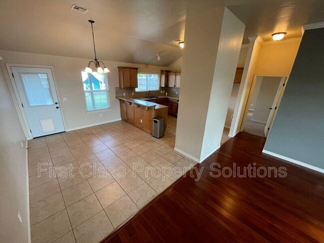 Building Photo - 2265 Blue Jay Dr