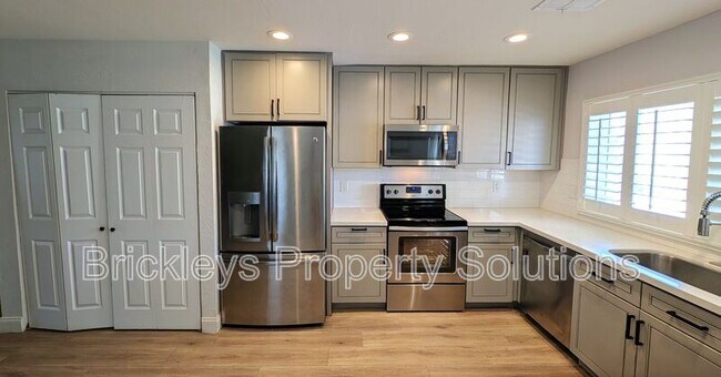 Building Photo - 2029 S Nina Cir