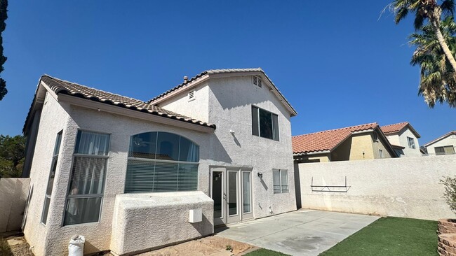 Building Photo - Summerlin 4 bedroom 3 car garage