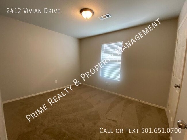 Building Photo - 2412 Vivian Dr