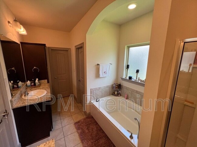 Building Photo - 18063 River Landing Dr