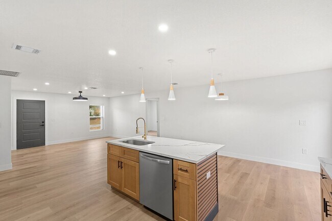 Building Photo - 1623 Espejo St SE